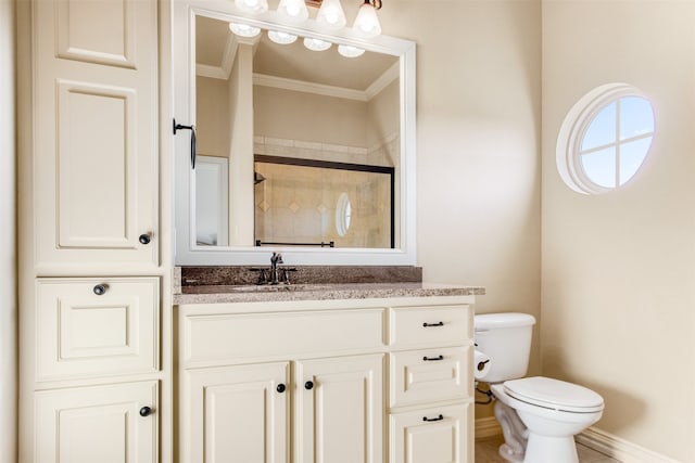 bathroom with baseboards, toilet, ornamental molding, a tile shower, and vanity