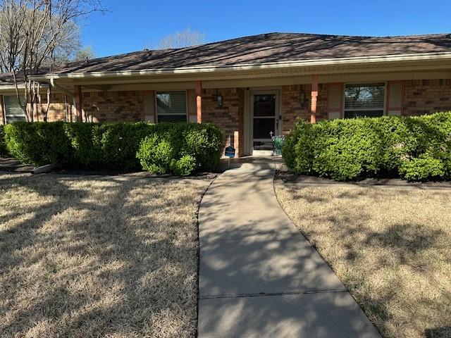 view of front of home featuring brick siding