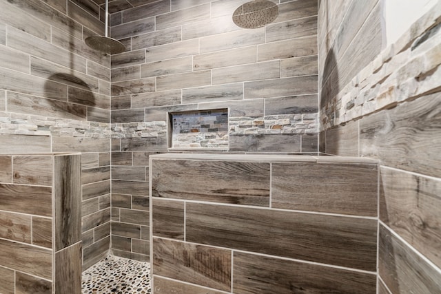 bathroom featuring a tile shower