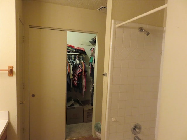 313 Conger Dr, Mesquite, TX 75149 - full bath featuring vanity,  shower combination, and a spacious closet