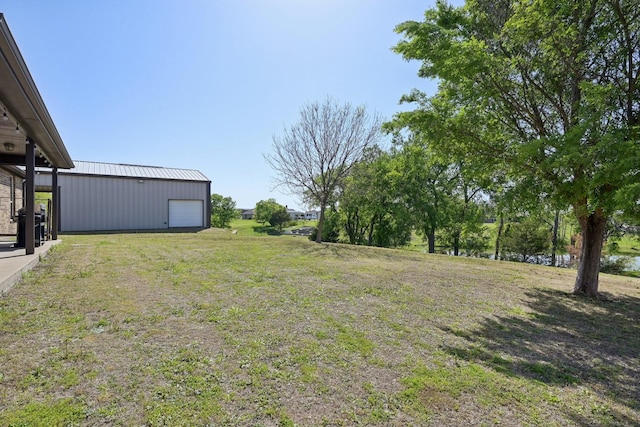 view of yard featuring an outbuilding and a detached garage