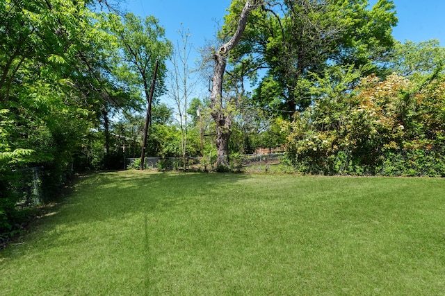 9805 Bluff Dale Dr, Dallas, TX 75218 - view of yard featuring a fenced backyard