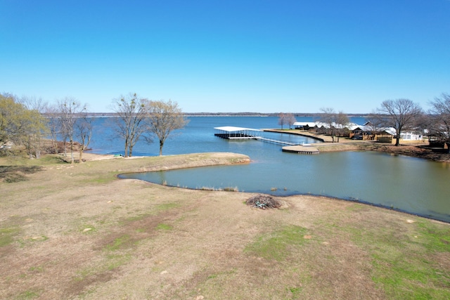 view of water feature with a floating dock