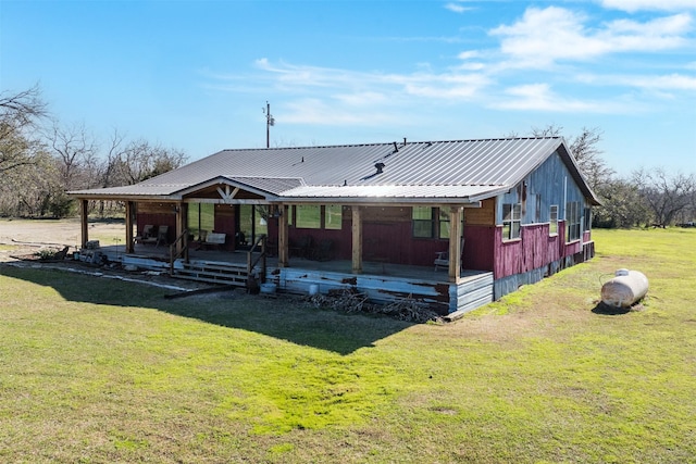 view of front of property featuring a front yard and metal roof