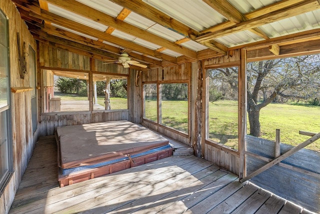 unfurnished sunroom with a jacuzzi and ceiling fan