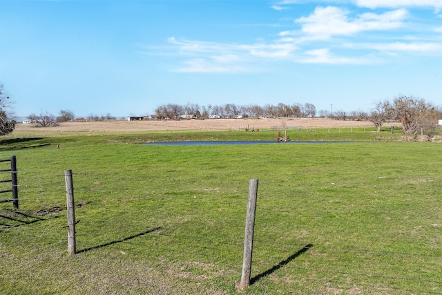 view of yard featuring a rural view