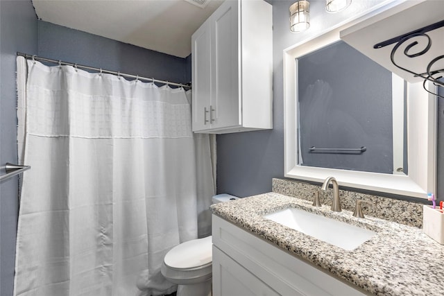 full bath featuring curtained shower, toilet, and vanity