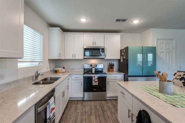 528 Lake Erie Dr, Princeton, TX 75407 - kitchen with a sink, white cabinetry, appliances with stainless steel finishes, dark wood finished floors, and visible vents