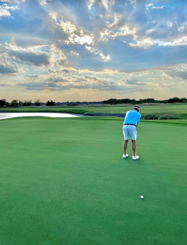 view of property's community featuring view of golf course