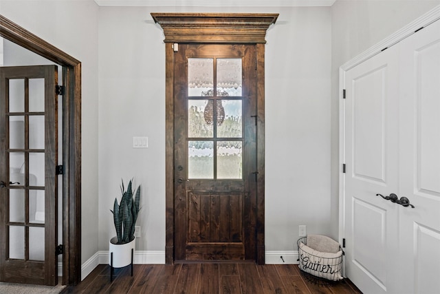 305 Scenic Creek Ct, Reno, TX 76020 - foyer featuring dark wood-style flooring and baseboards