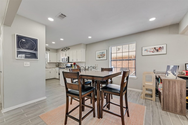 702 Middle Glen Dr, Garland, TX 75043 - dining room with baseboards, visible vents, wood finish floors, and recessed lighting