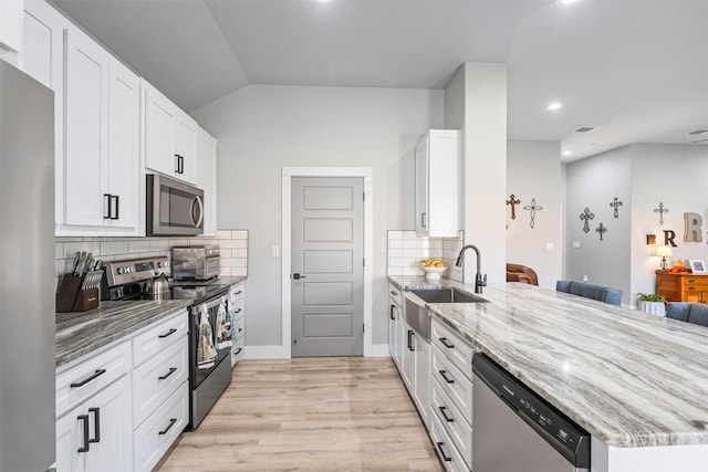 2500 Creek Dr, Granbury, TX 76048 - kitchen featuring stainless steel appliances, a sink, a peninsula, light stone counters, and recessed lighting