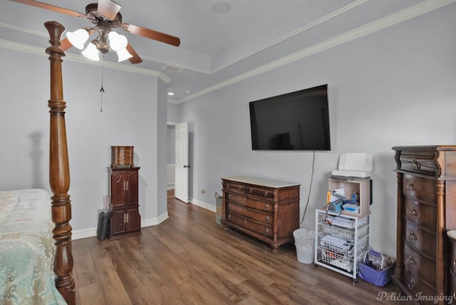 118 Hallette Dr, Shreveport, LA 71115 - bedroom with visible vents, crown molding, ceiling fan, baseboards, and wood finished floors