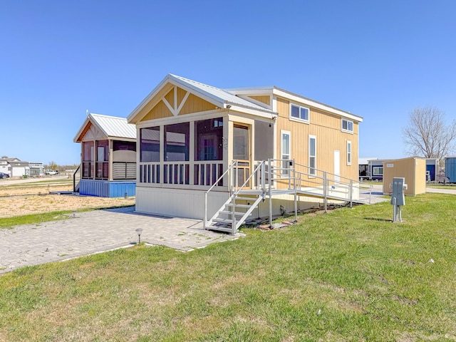 6400 Peninsula Rd, Kerens, TX 75144 - view of front of property with metal roof, a front lawn, and a sunroom