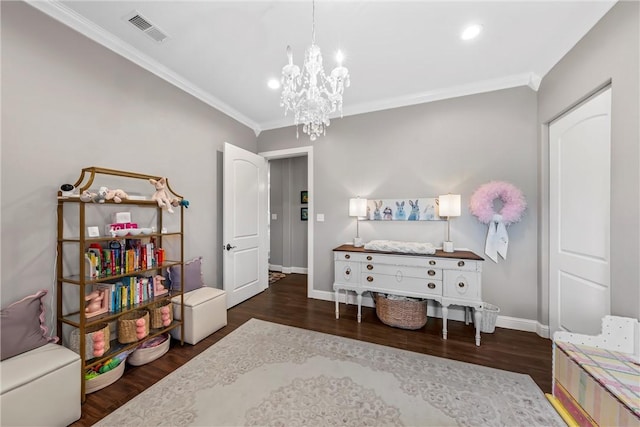 bedroom featuring an inviting chandelier, crown molding, wood finished floors, and visible vents