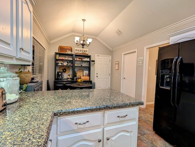 kitchen featuring crown molding, a chandelier, lofted ceiling, a peninsula, and black refrigerator with ice dispenser
