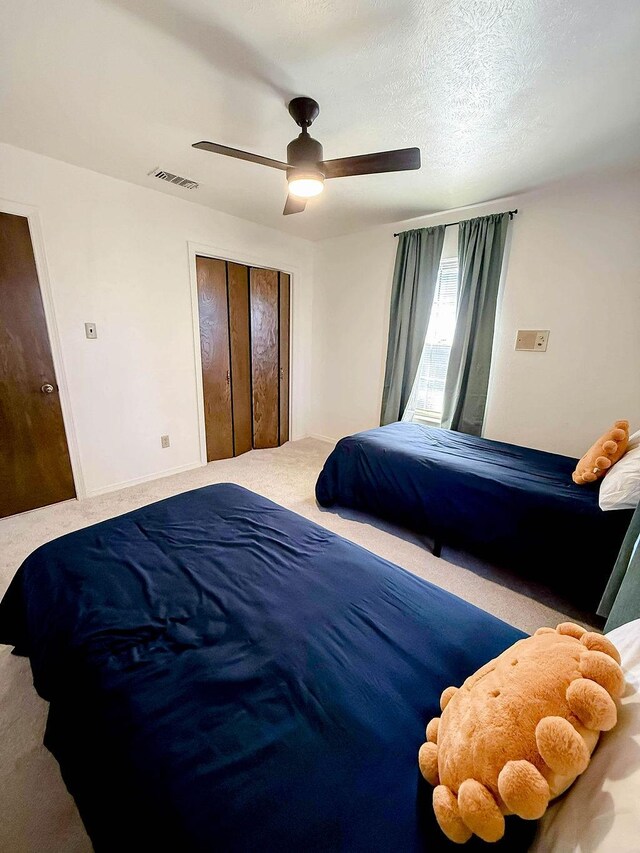 5204 Mansfield Rd, Arlington, TX 76017 - bedroom with visible vents, a textured ceiling, a ceiling fan, and carpet