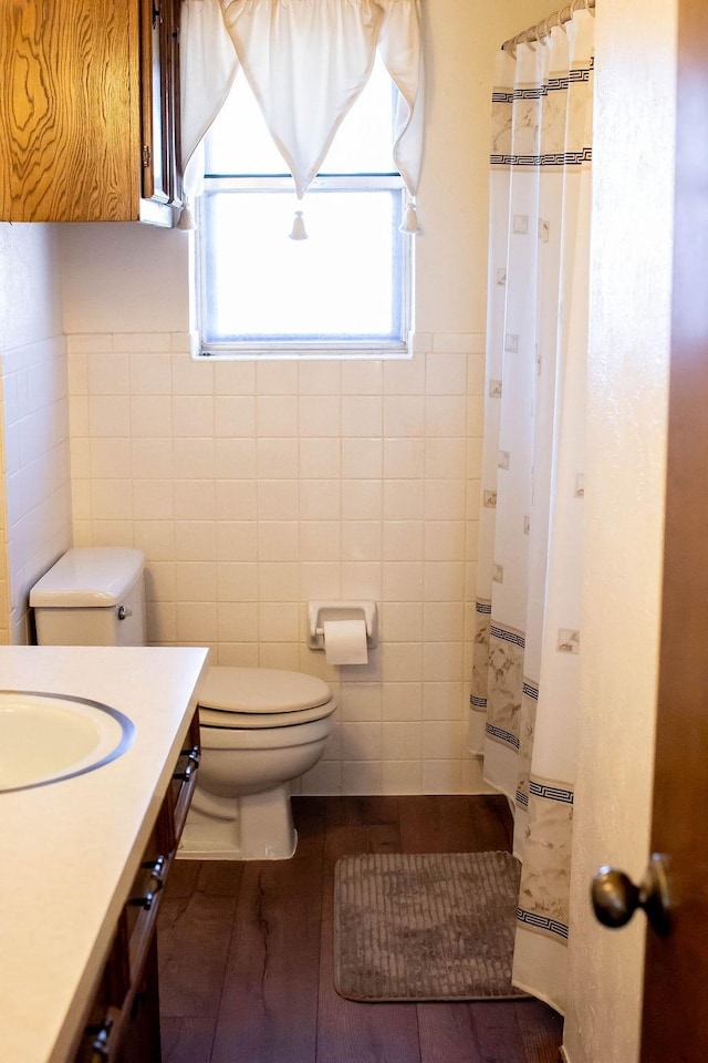 5204 Mansfield Rd, Arlington, TX 76017 - full bath with a wainscoted wall, toilet, tile walls, and vanity
