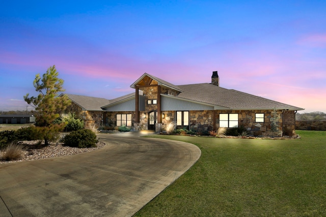 840 N Ash St, Muenster, TX 76252 - mid-century inspired home featuring curved driveway, stone siding, a chimney, and a lawn