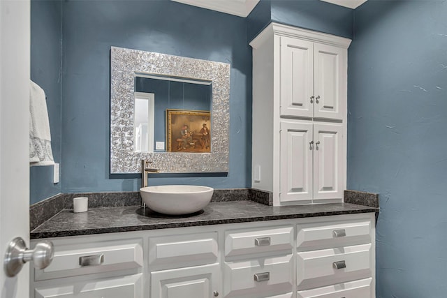 9702 Trail Hill Dr, Dallas, TX 75238 - bathroom with vanity