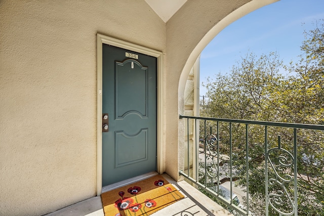 3105 San Jacinto St Unit 304, Dallas, TX 75204 - entrance to property with a balcony and stucco siding