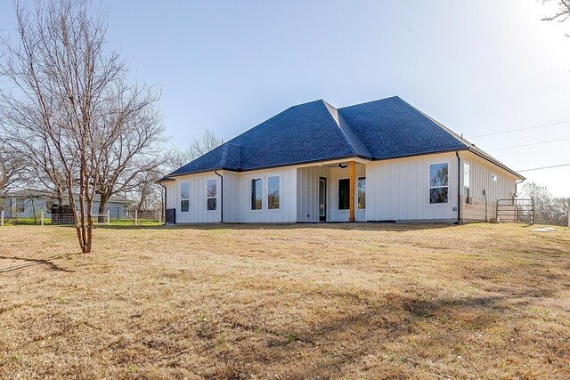 224 Ash Creek Dr W, Azle, TX 76020 - back of property featuring roof with shingles, fence, and a lawn