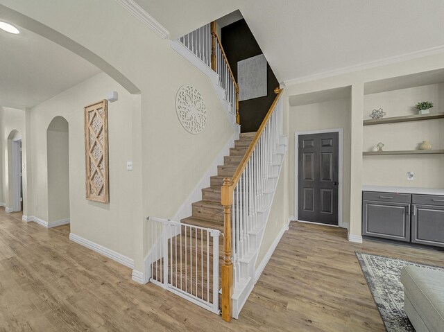 living room featuring baseboards, visible vents, ceiling fan, and light wood-style flooring