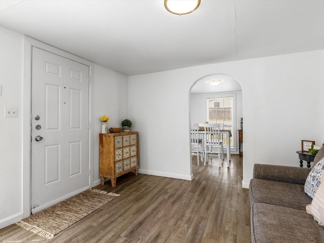 5536 Goodman Ave, Fort Worth, TX 76107 - entrance foyer featuring arched walkways, wood finished floors, and baseboards