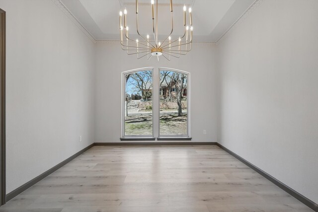 2107 Emerald Lake Dr, Arlington, TX 76013 - interior space featuring baseboards, an inviting chandelier, ornamental molding, and visible vents