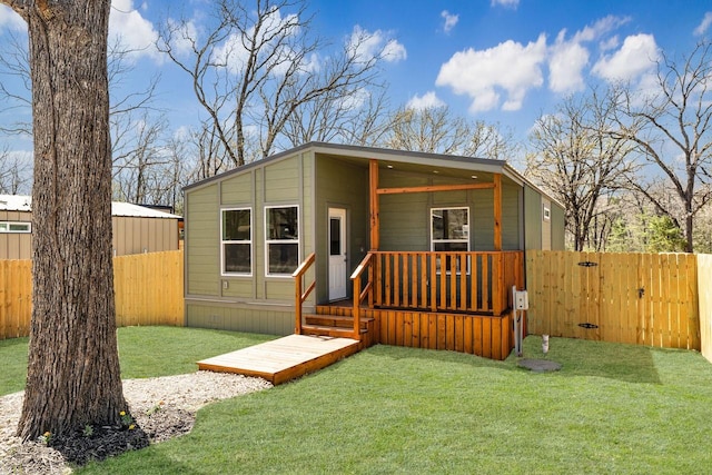 view of front of property with a gate, a porch, a front lawn, and fence