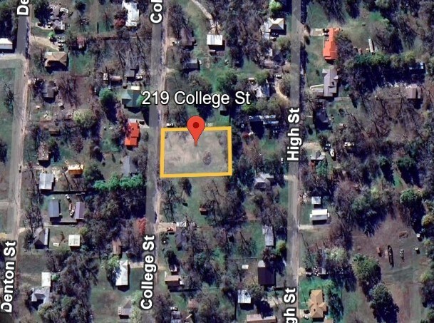 219 College St, Roxton, TX 75477