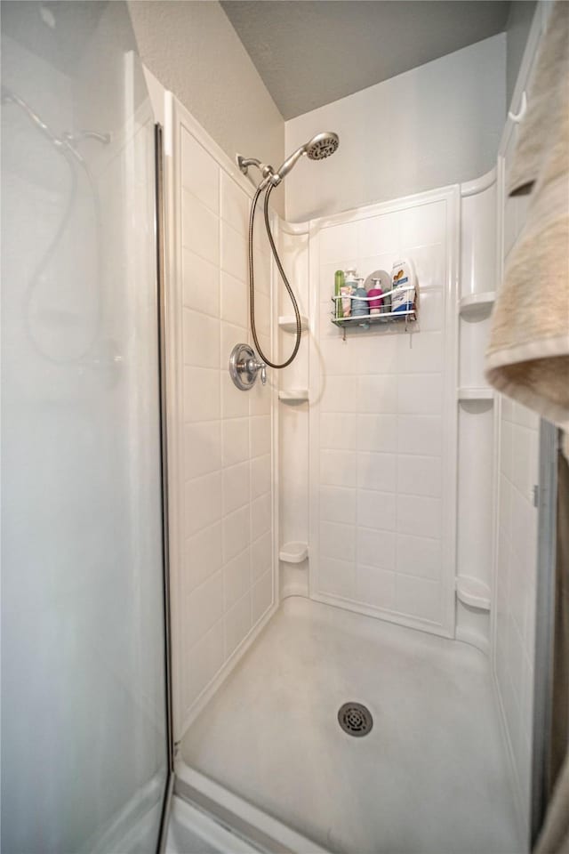 full bathroom featuring a stall shower