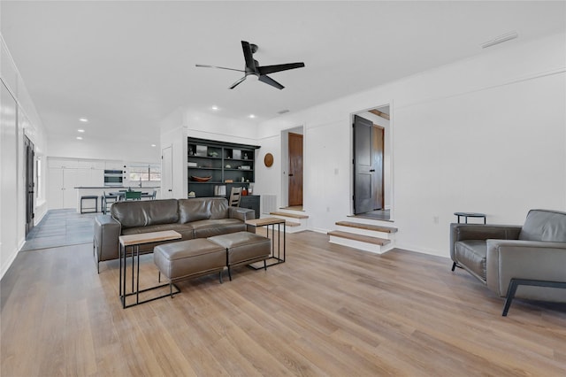 living room with recessed lighting, light wood-type flooring, visible vents, and ceiling fan
