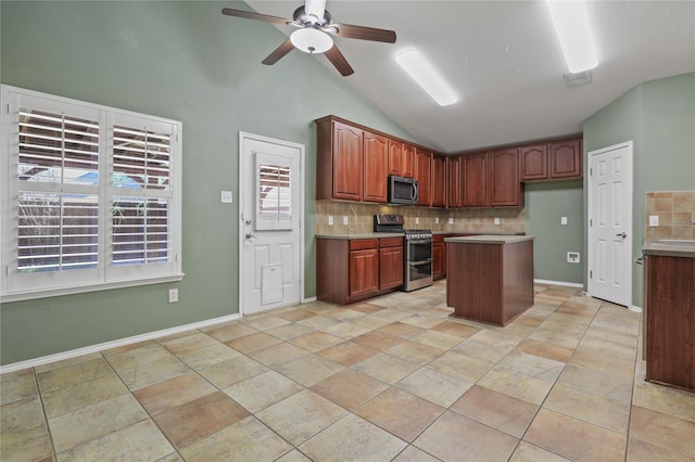 11279 Snyder Dr, Frisco, TX 75035 - kitchen featuring stainless steel appliances, backsplash, ceiling fan, a center island, and lofted ceiling