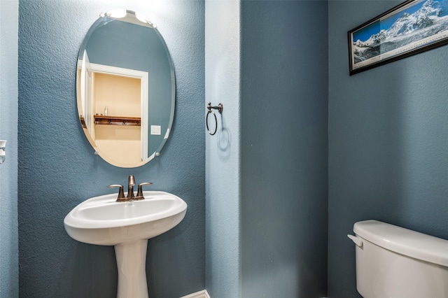 9848 Robinwoods Dr, Frisco, TX 75035 - bathroom with toilet and a textured wall
