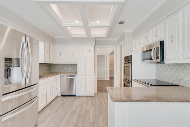 kitchen featuring visible vents, a peninsula, light wood-style floors, stainless steel appliances, and white cabinetry