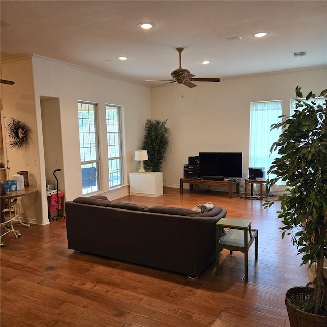507 W 2nd St, Maypearl, TX 76064 - living room with crown molding, recessed lighting, a ceiling fan, wood finished floors, and baseboards