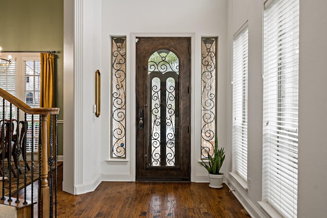 6004 Blossom Ct, Mckinney, TX 75072 - foyer entrance featuring baseboards, dark wood-style floors, and a chandelier