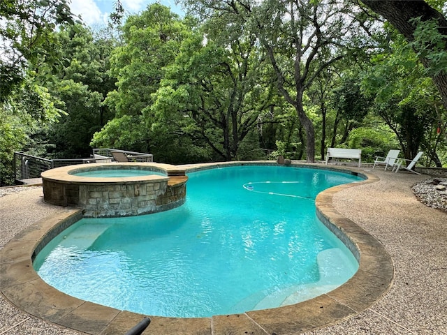 view of swimming pool featuring a pool with connected hot tub