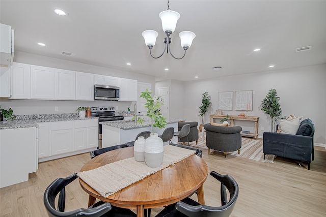 dining room with light wood-style floors, recessed lighting, a chandelier, and visible vents