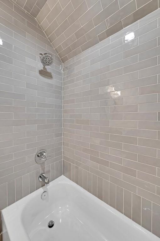 538 Proctor Ave, Waco, TX 76708 - full bath featuring  shower combination and lofted ceiling
