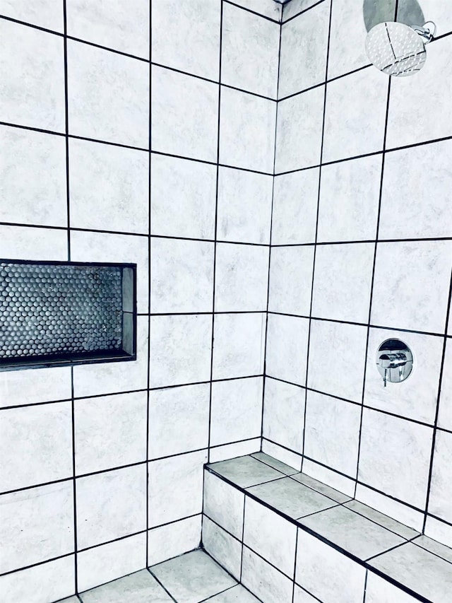 250 Skyview, Point, TX 75472 - bathroom featuring tiled shower