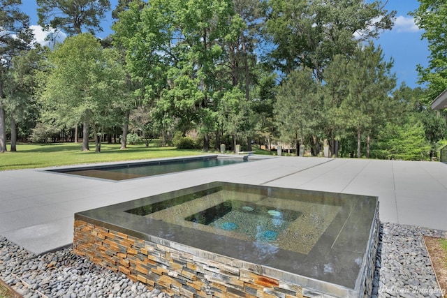 613 Moore Rd, Elm Grove, LA 71051 - view of pool featuring view of wooded area, an in-ground hot tub, and a yard