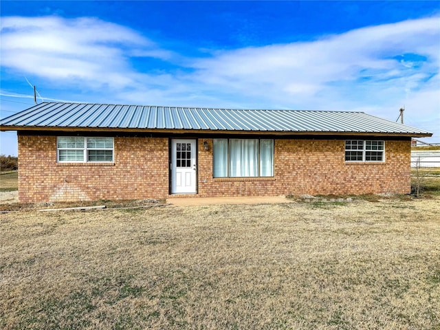 311 S Fir Ave, Munday, TX 76371 - single story home with brick siding and metal roof