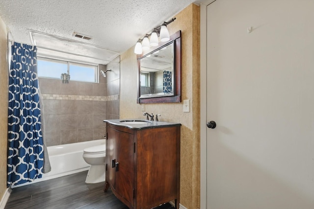 2700 Stonehaven Ct, Irving, TX 75038 - full bath with wood finished floors, visible vents, toilet, vanity, and shower / tub combo with curtain
