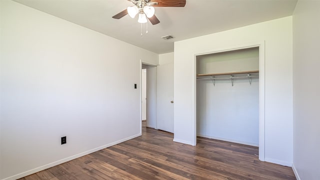 unfurnished bedroom featuring visible vents, a closet, baseboards, dark wood-type flooring, and a ceiling fan