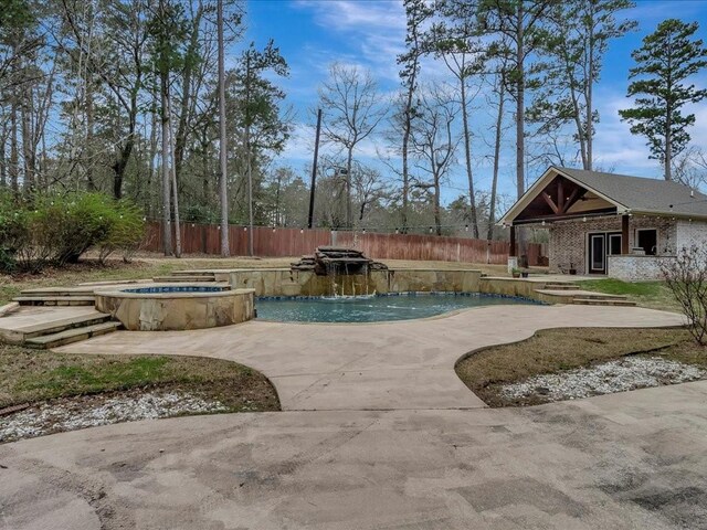 1904 Loblolly Ln, Lufkin, TX 75904 - swimming pool with a jacuzzi, a fenced backyard, and a patio area