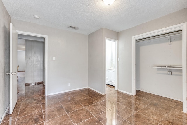 3816 Lauretta Dr, Fort Worth, TX 76119 - unfurnished bedroom featuring baseboards, visible vents, a closet, and a textured ceiling