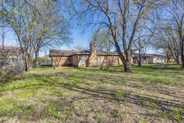 3816 Lauretta Dr, Fort Worth, TX 76119 - view of yard with fence