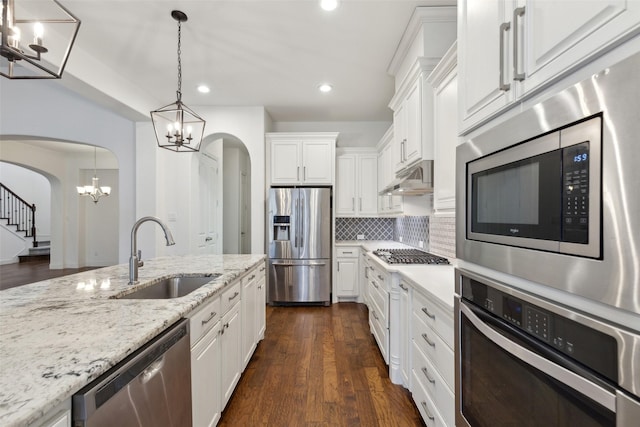 3612 Green Mountain Pl, Mckinney, TX 75070 - kitchen featuring appliances with stainless steel finishes, a chandelier, a sink, arched walkways, and recessed lighting